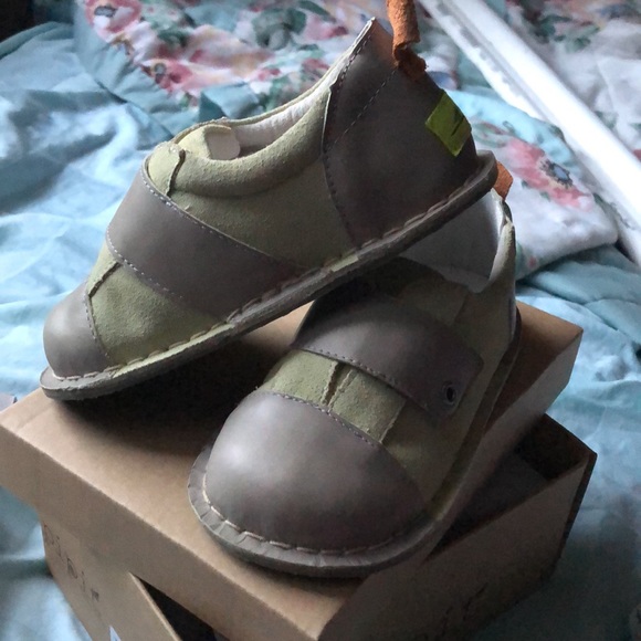 PIPIT SUEDE SHOES Toddler size 8 - Picture 3 of 6